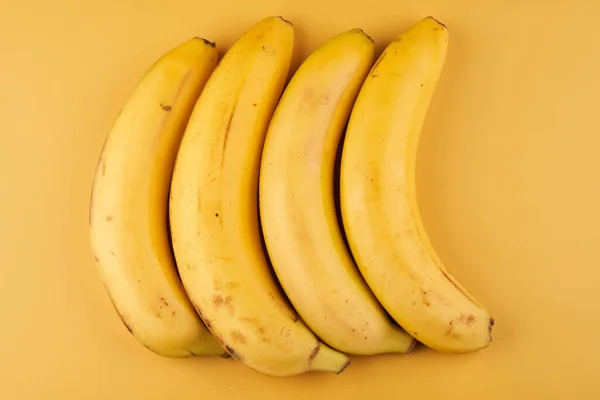 Bananas Fundo Amarelo Com Espaço Cópia — Fotografia de Stock