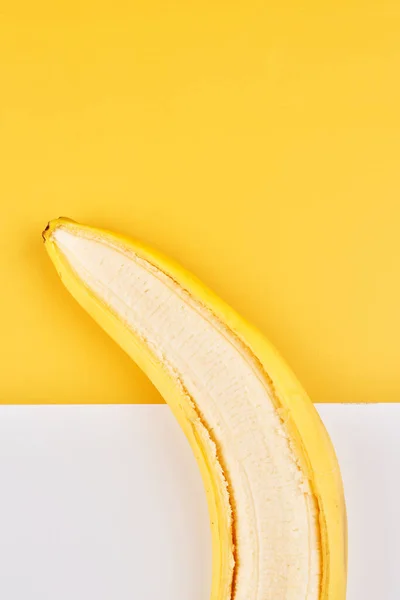 具有创意的香蕉几何背景 黄白色背景墙纸 — 图库照片