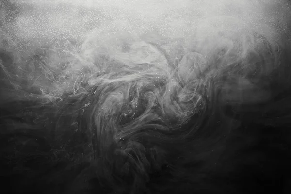 Arka Planında Soyut Koyu Boya Siyah Üzerinde Beyaz Duman Bulutu — Stok fotoğraf