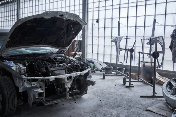 Riparazione Una Vecchia Auto Rotta Servizio Auto — Foto Stock