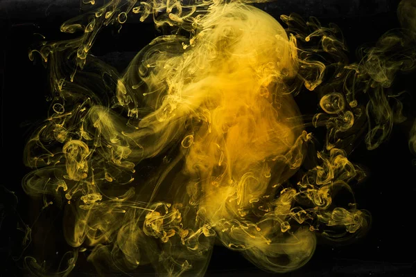 Arte Líquido Abstracto Bomba Humo Amarillo Sobre Fondo Negro Pinturas —  Fotos de Stock