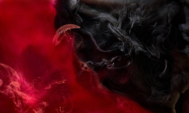 Kırmızı siyah pigment dönen mürekkep soyut arkaplan, suyun altında sıvı duman boyası