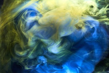 Dünya renkleri soyut arka plan, suyun altında renkli duman boyası, suda dönen mürekkep, dış gezegen mavi deniz okyanusu.