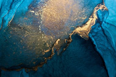 Alkol mürekkebi tekniğinde lüks soyut arka plan, çivit mavisi sıvı boya, dağınık akrilik damlalar ve girdap lekeleri, basılı malzemeler.