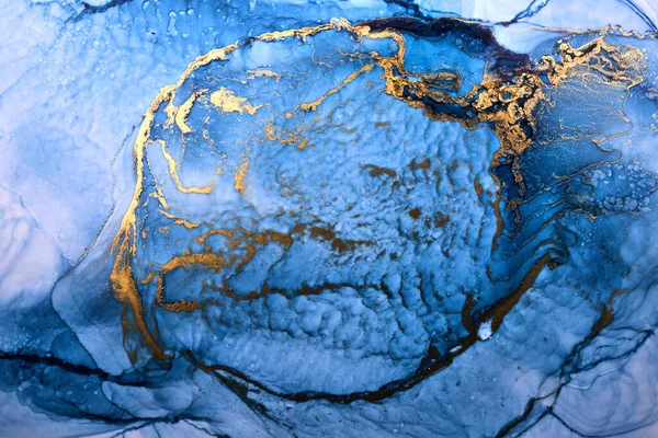 アルコールインク技術 藍青金液体絵画 散乱アクリルブロブと渦巻く汚れ 印刷材料の豪華な抽象的な背景 — ストック写真