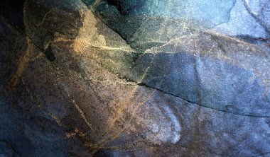 Alkol mürekkebi tekniğinde lüks soyut arka plan, çivit mavisi sıvı boya, dağınık akrilik damlalar ve girdap lekeleri, basılı malzemeler.