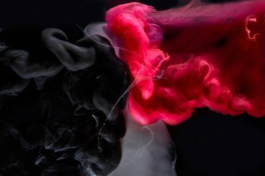 Kırmızı siyah pigment dönen mürekkep soyut arkaplan, suyun altında sıvı duman boyası