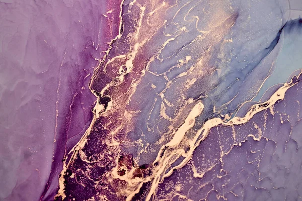 アルコールインク技術 紫色の金液体絵画 散乱アクリルブロブと渦巻く汚れ 印刷材料の高級抽象的な背景 — ストック写真