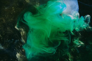 Soyut yeşil mavi arkaplan. Değişken renkli boya akışı, renkli sıvı sanat.