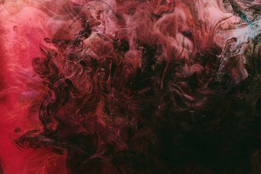 Soyut renkli duman, koyu arkaplan. Kırmızı boya akışı, akışkan sanat