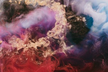 Soyut renkli duman arka planı. Hareket eden mavi, kırmızı, beyaz boya, akışkan sanat