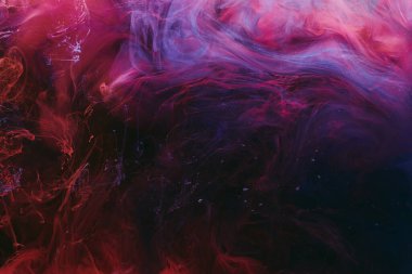 Soyut renkli duman arka planı. Hareket eden mavi, kırmızı, beyaz boya, akışkan sanat