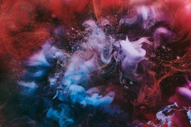 Soyut renkli duman arka planı. Hareket eden mavi, kırmızı, beyaz boya, akışkan sanat