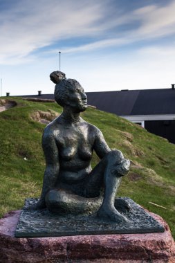 Sıva kişi düşünüyor