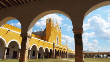 Sarı Izamal, Meksika