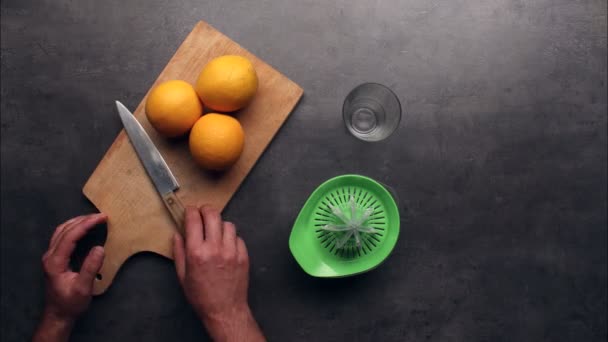 Preparação de suco de laranja — Vídeo de Stock