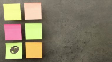 Post it kağıtları sembolleri ile
