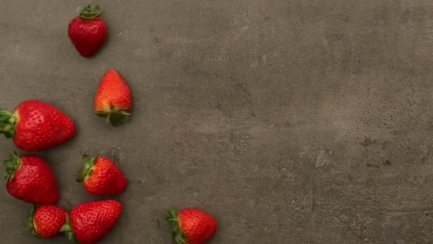 Strawberries with chalk writing — Stock Video