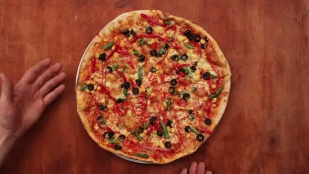 Hands taking pizza cuts — Stock Video