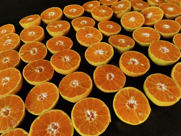 Arkaplan Için Ikiye Bölünmüş Portakal Meyvesi — Stok fotoğraf