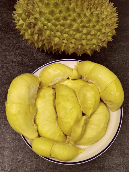 Zbliżenie Durian Król Owoców Białym Talerzu Obrazy Stockowe bez tantiem