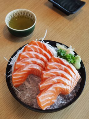 Bir dilim somon balığı, Japon yemeği.