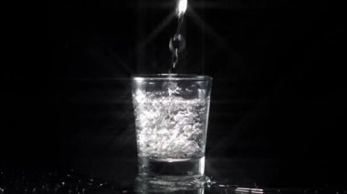 Votka Shot Dökmek Yıldız Filtre