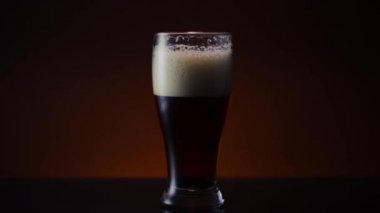 Pilsner Cam Koyu Amber Bira