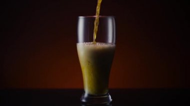 Koyu Kehribar Bira Pour Geniş