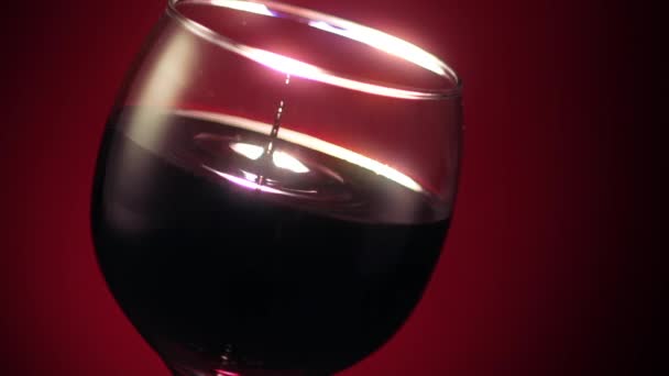 红葡萄酒玻璃滴波纹 — 图库视频影像