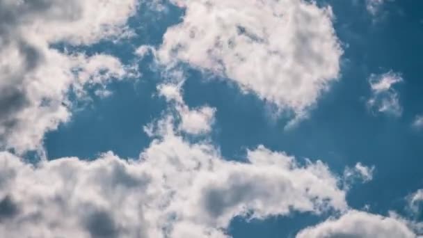 Nubes en el viento — Vídeo de stock