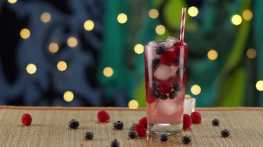 Tropikal Meyve İçeceği Bara Düştü