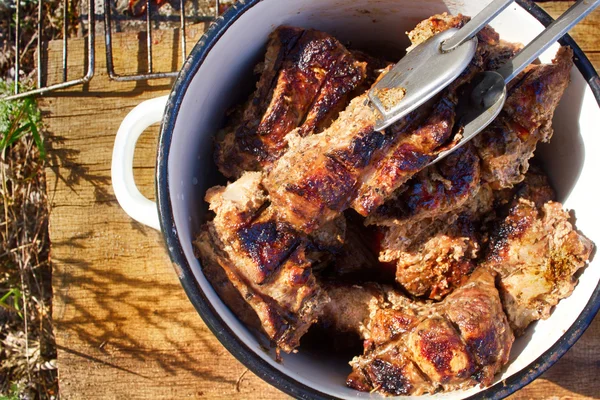 Cooked meat in the pot on the wood — Stock Photo, Image