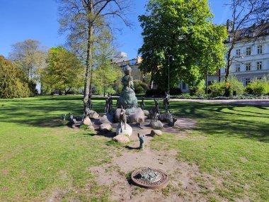 Bronz hayvan heykeli - Diana - doğanın koruyucusu - Kungsparken, Malmö 'de