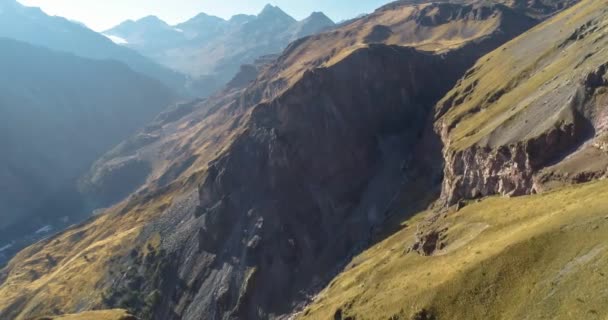 Hermoso Panorama Las Altas Montañas Las Inmediaciones Del Monte Elbrus — Vídeo de stock
