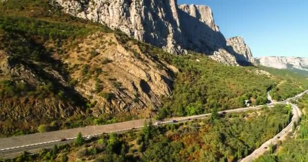 Reisen Sie Über Die Halbinsel Krim Gebirge Mit Hohen Klippen — Stockvideo
