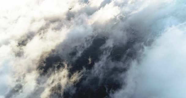 克里米亚半岛的爱佩特里山 云彩之上的山峰 — 图库视频影像