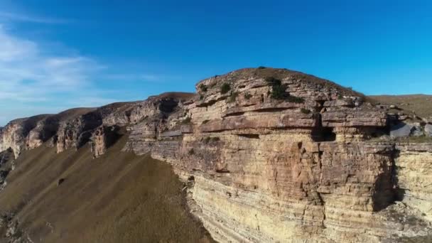 北高加索地区山区的高原 高空悬崖和山地的无人机射击 北高加索的景观和性质 — 图库视频影像