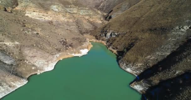 Lago Montagna Una Gola Pittoresca Sparatoria Quadrocopter Del Paesaggio Natura — Video Stock