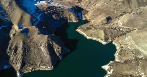 Montanha Lago Desfiladeiro Pitoresco Tiro Quadricóptero Paisagem Natureza Norte Cáucaso — Vídeo de Stock