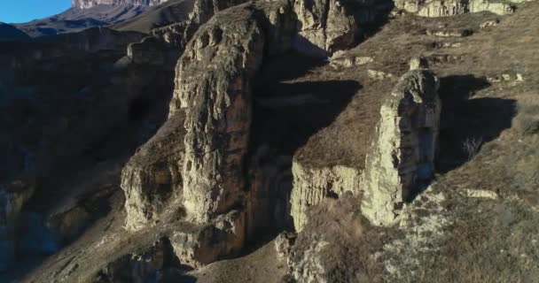 高山峡谷中美丽的岩石 北高加索的景观和性质 — 图库视频影像