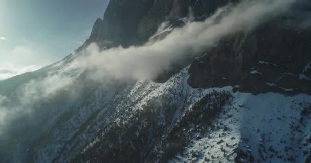 Vista Aérea Das Montanhas Nas Nuvens Paisagem Natureza Norte Cáucaso — Vídeo de Stock