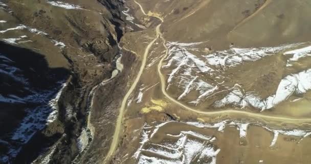 Αεροφωτογραφία Του Ορεινού Φαραγγιού Και Των Ψηλών Βράχων Τοπίο Και — Αρχείο Βίντεο