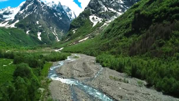 美丽的山谷和高山斜坡的空中景观 北高加索的景观和性质 — 图库视频影像