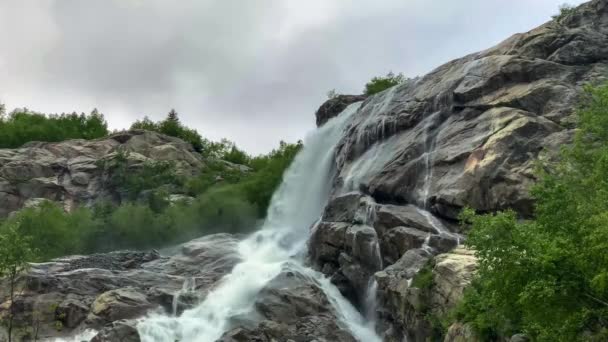 Belle Vue Sur Cascade Dans Les Montagnes Caucase Nord Paysage — Video