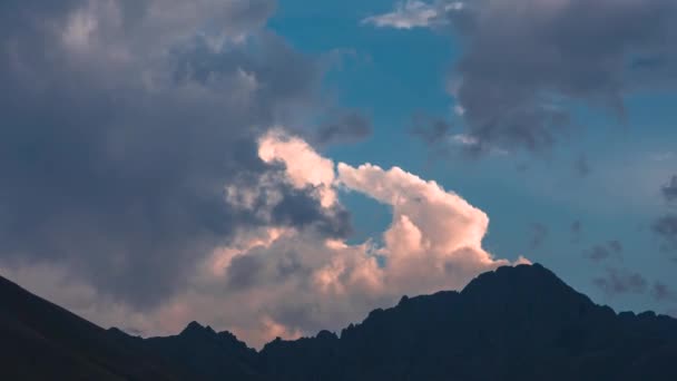 Movimento Delle Nuvole Attraverso Cielo Sopra Montagne Paesaggio Natura Del — Video Stock