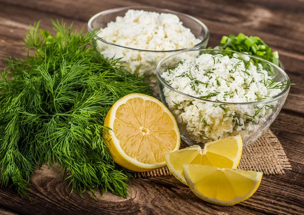 Kase vintage ahşap zemin üzerine ev yapımı lor