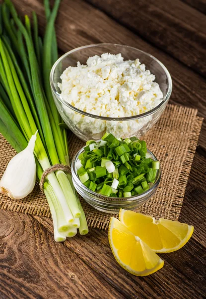 Kase vintage ahşap zemin üzerine ev yapımı lor