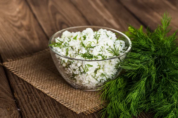 Kase vintage ahşap zemin üzerine ev yapımı lor