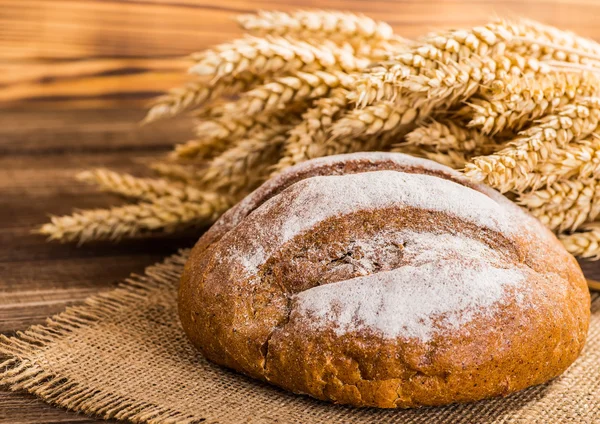 Tahıllı taze pişmiş ekmekler  .